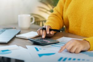 ランディングページとホームページの違いは何？シーン別の使い分けや必要性を解説