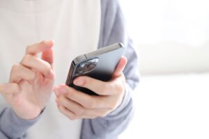 ランディングページとホームページの違いは何？シーン別の使い分けや必要性を解説