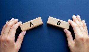 ランディングページとホームページの違いは何？シーン別の使い分けや必要性を解説