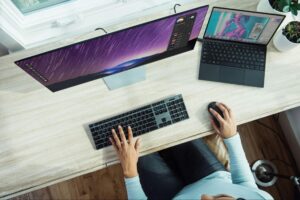 ランディングページに動画を埋め込む効果は？やり方や活用のためのポイントを解説