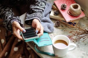 ランディングページに動画を埋め込む効果は？やり方や活用のためのポイントを解説